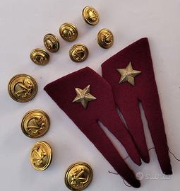 Antiche mostrine e bottoni