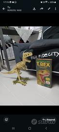 t Rex con modellino