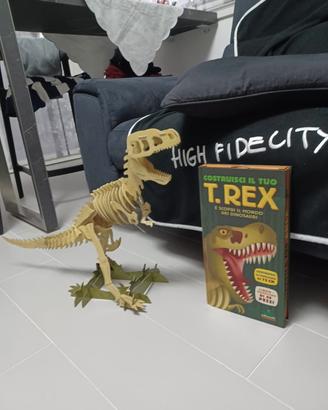 t Rex con modellino