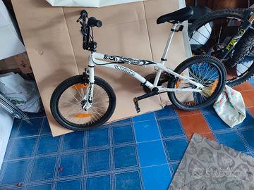 BMX WHISTLE KAROK bicicletta