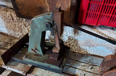 Perforatrice d' epoca FOM