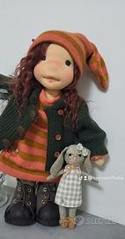 Bambola artigianale stile Waldorf "18" (art doll)