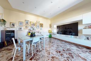 Trilocale al terzo piano, zona sud.