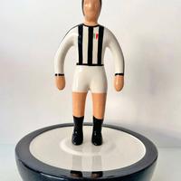 Scultura omino gigante subbuteo Juventus