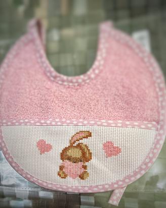 🎀 Bavaglino Rosa Ricamato a Mano