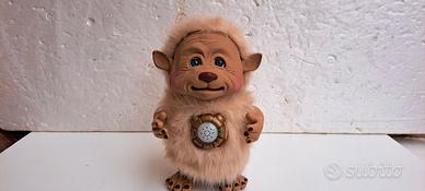 Yano Peluche interattivo noto per essere un narrat