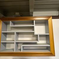 Libreria con cornice