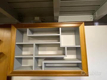 Libreria con cornice
