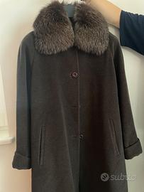 Cappotto con collo in vera pelliccia di visone