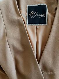 Leggero cappotto primaverile con chiusura laterale