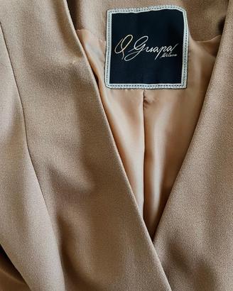 Leggero cappotto primaverile con chiusura laterale