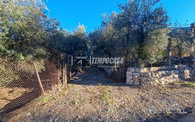 Casaletto da ristrutturare con Terreno