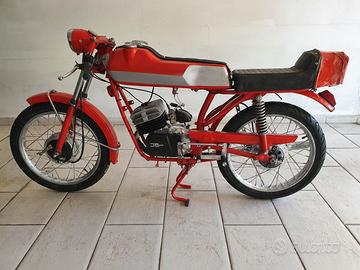 Ciclomotore sportivo d'epoca stile Ducati SL 50