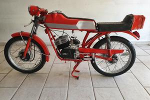 Ciclomotore sportivo d'epoca stile Ducati SL 50