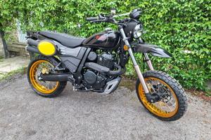 SWM SILVER VASE 650cc NERA-FIN. TASSO 0%