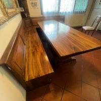 tavolo con panche con spazio  interno , taverna 