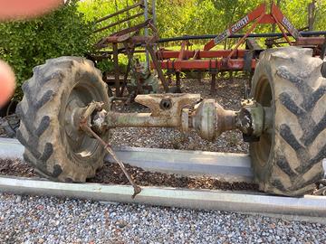 Trattore trazione anteriore massey Ferguson