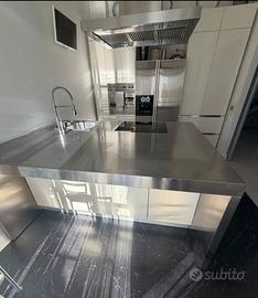 Cucina con isola G&D con elettrodomestici