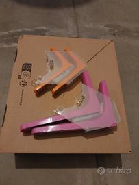 staffe per mensole colorate