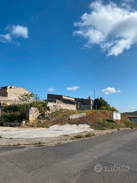 Vendita terreno e rustico da ristrutturare - Vista 2