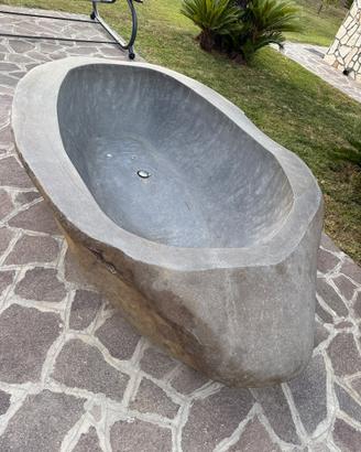 Vasca in pietra lavica