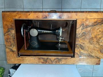 macchina da cucire antica d’epoca
