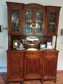 Credenza in legno con vetrinette
