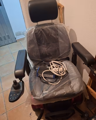 Sedia a rotelle elettrica NUOVA