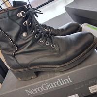 Anfibi Nero giardini