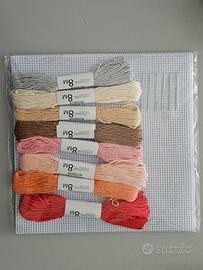 Set per ricamo nuovo 