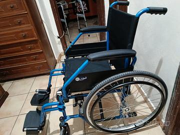 Sedia a rotelle e girello per anziani