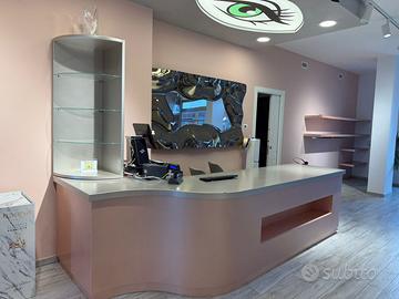 Arredamento negozio abbigliamento