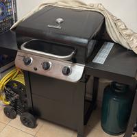 Barbecue Char-Broil a gas praticamente nuovo