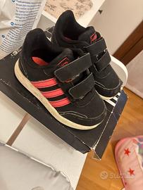 Adidas nere bimba