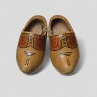 Zoccoli in legno dipinti a mano