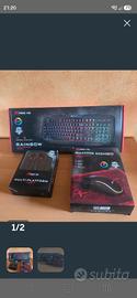 Tastiera, mouse con tappetino e cuffie gaming 