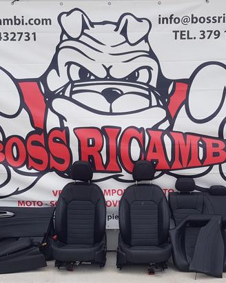 Alfa Romeo Giulia tappezzeria interni misto pelle