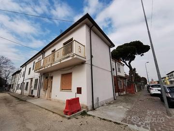 Villetta di testa COMPLETAMENTE RISTRUTTURATO