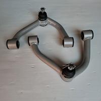Braccetti rinforzati e rialzati per Nissan Navara 