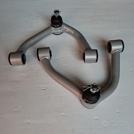 Braccetti rinforzati e rialzati per Nissan Navara 
