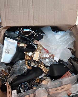 Lotto orologi guasti ricambi armani,boss,kors etc 