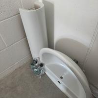 Lavandino con colonna Rak Ceramiche