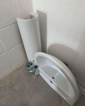 Lavandino con colonna Rak Ceramiche