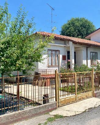 CASA INDIPENDENTE SU UNICO LIVELLO DA RIMODERNA...