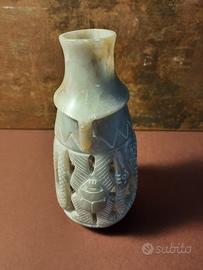 Vaso egiziano : Vaso in pietra ollare intagliato