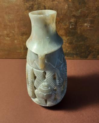 Vaso egiziano : Vaso in pietra ollare intagliato