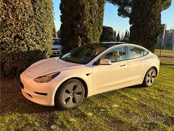 Tesla model 3 SR+ 2021, gancio traino pelle bianca