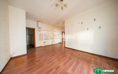 BILOCALE CON BOX E CANTINA IN CENTRO