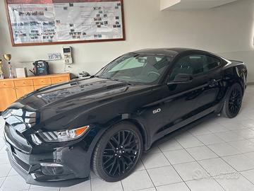 FORD MUSTANG FASTBACK 5.0 V8 430 cv