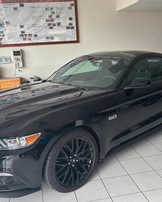 FORD MUSTANG FASTBACK 5.0 V8 430 cv